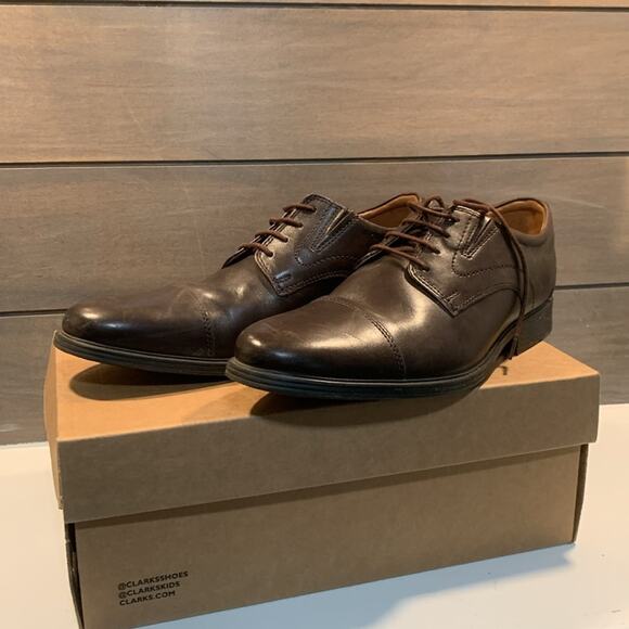 Clarks Men's Brown Leather Oxfords - Picture 11 of 11